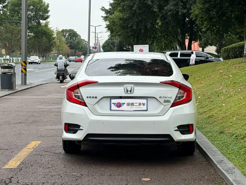 Honda Civic — фото 5