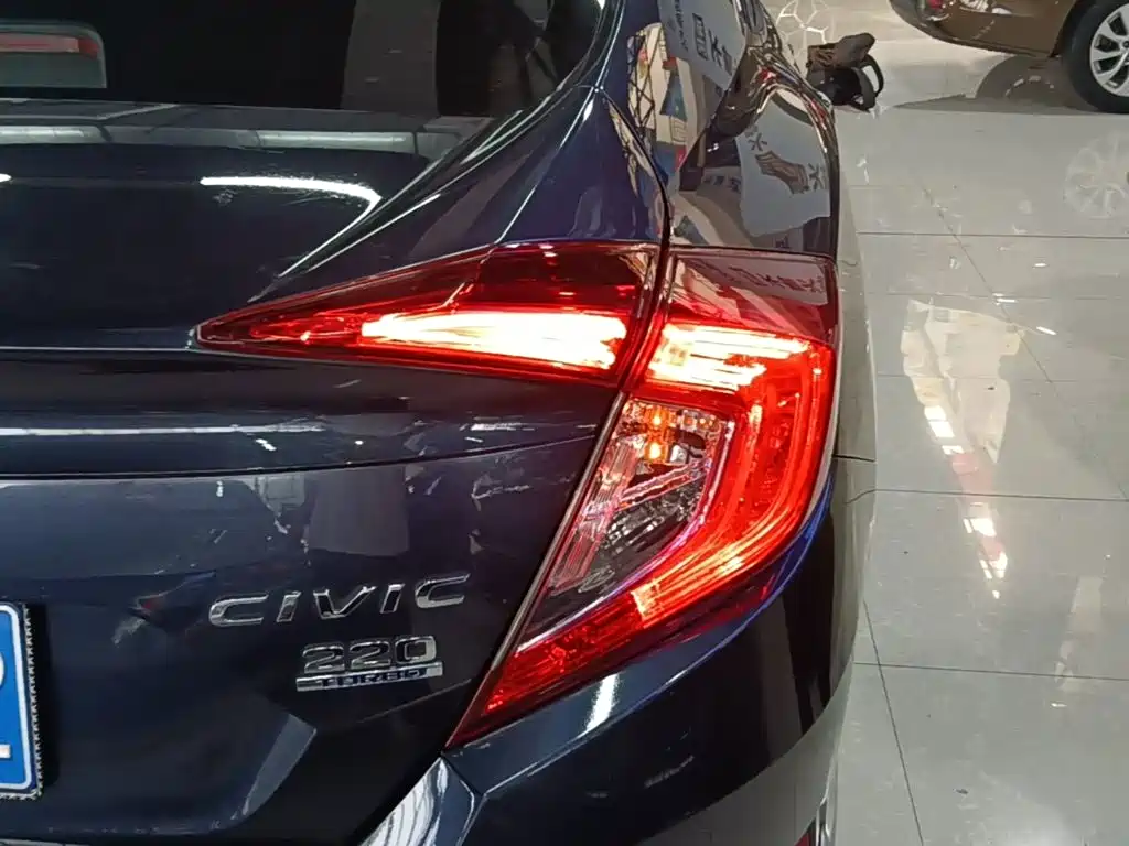 Honda Civic — фото 8