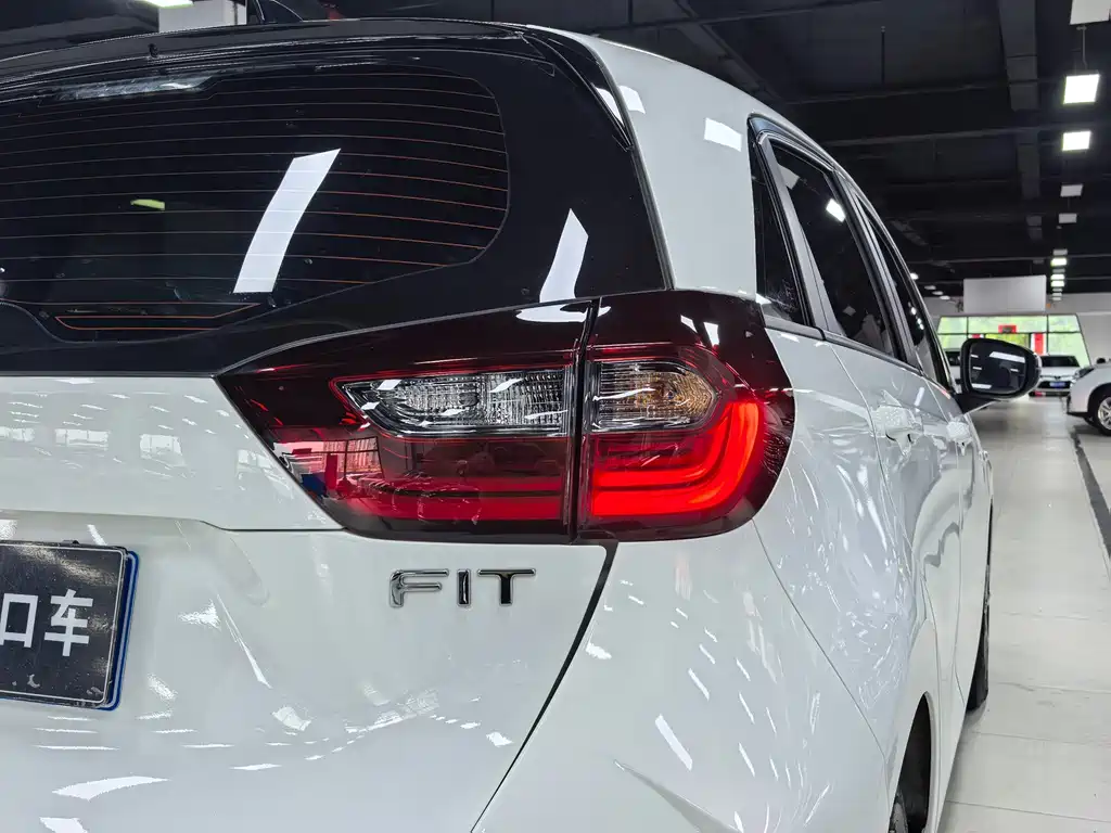 Honda Fit — фото 5
