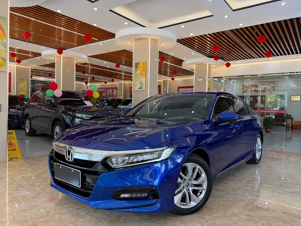 Honda Accord — фото 1