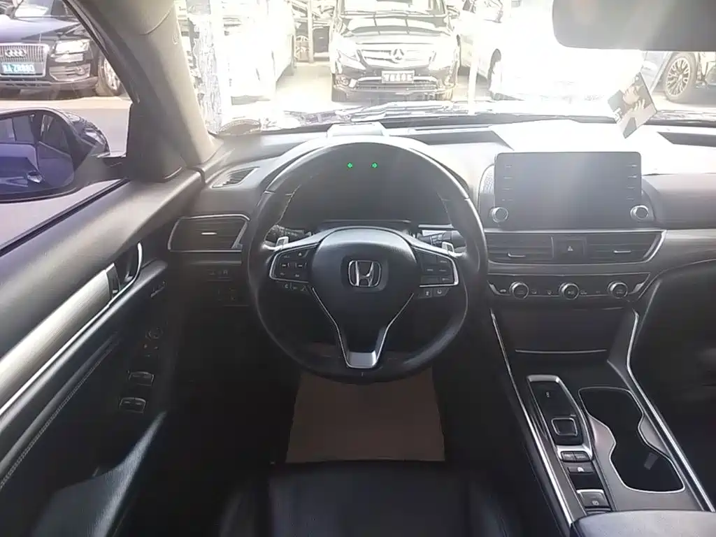 Honda Accord — фото 11