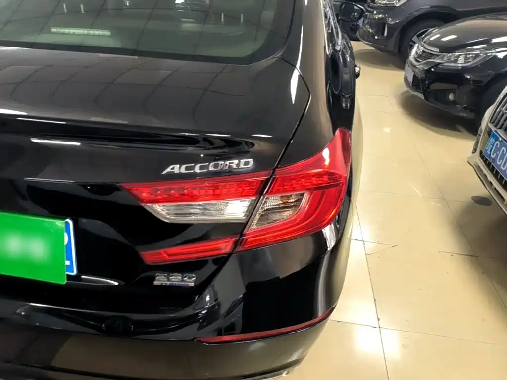 Honda Accord — фото 8