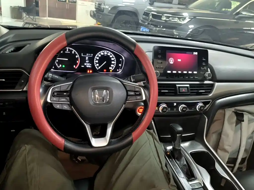 Honda Accord — фото 10