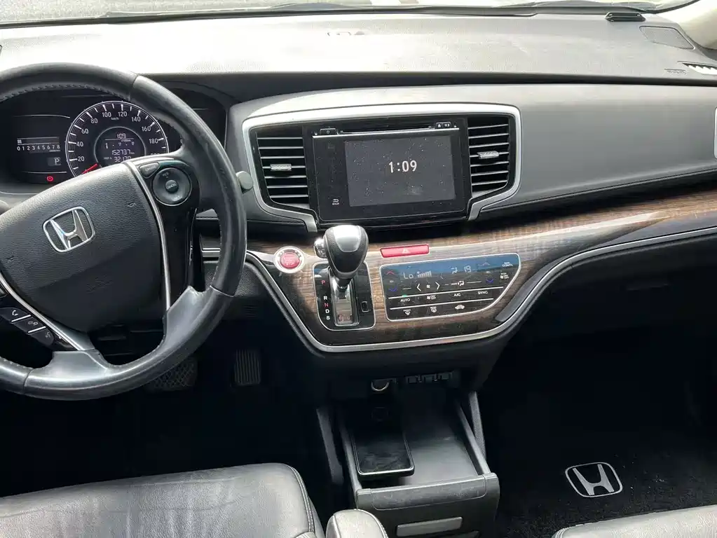 Honda Odyssey — фото 11