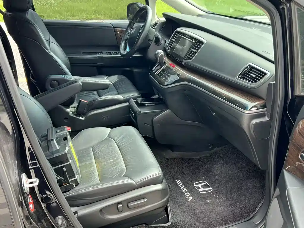Honda Odyssey — фото 15