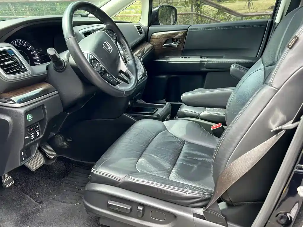 Honda Odyssey — фото 10