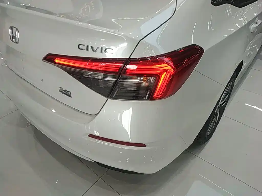 Honda Civic — фото 8