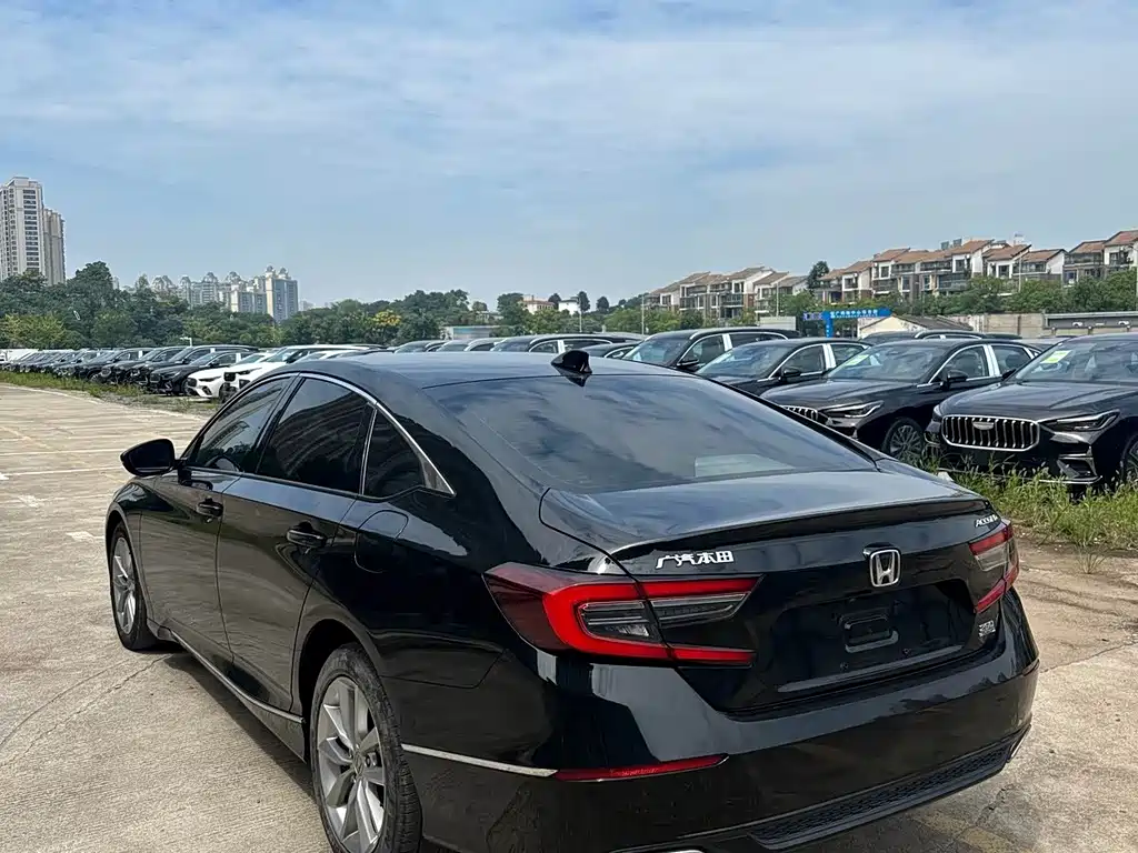Honda Accord — фото 9
