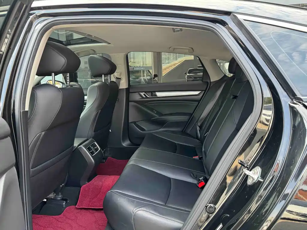Honda Accord — фото 6