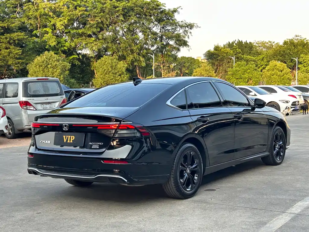 Honda Accord — фото 8