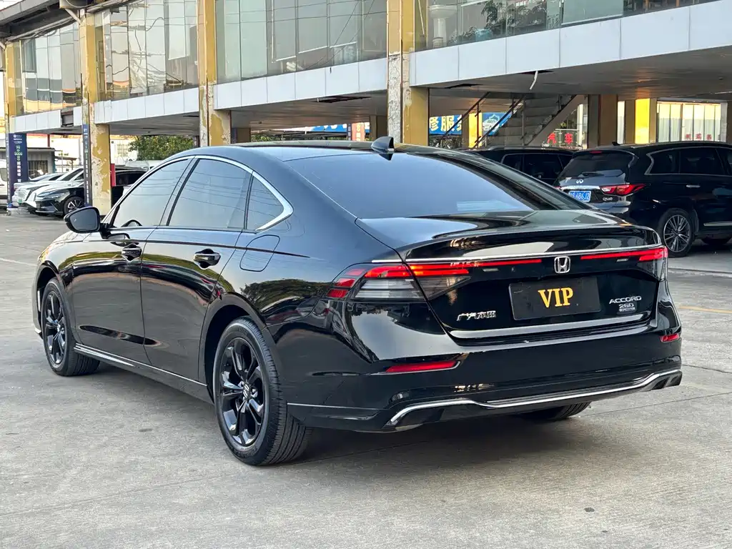 Honda Accord — фото 10