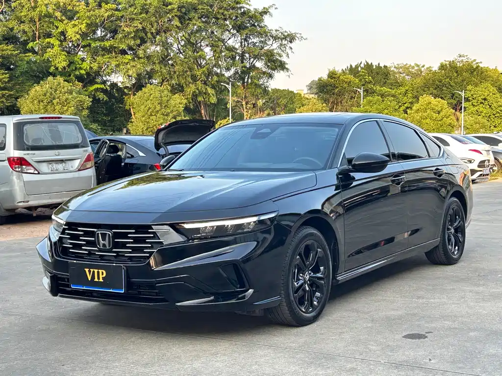 Honda Accord — фото 1