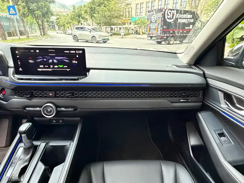 Honda Accord — фото 10