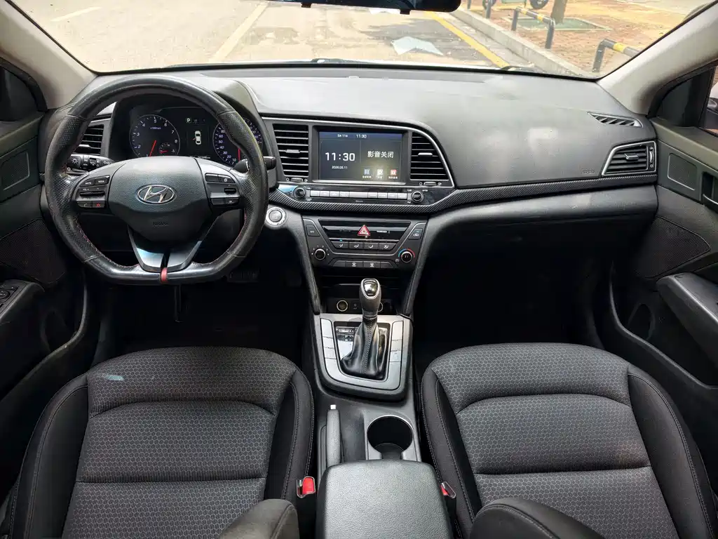 Hyundai Elantra — фото 9