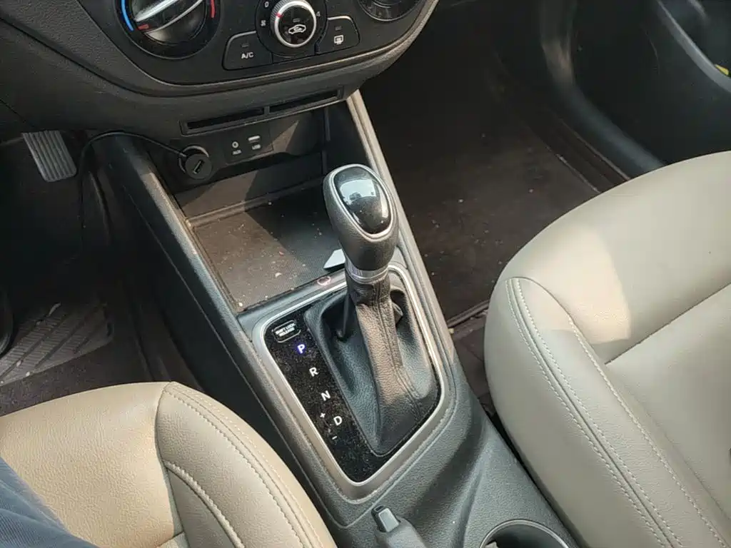 Hyundai Verna — фото 14