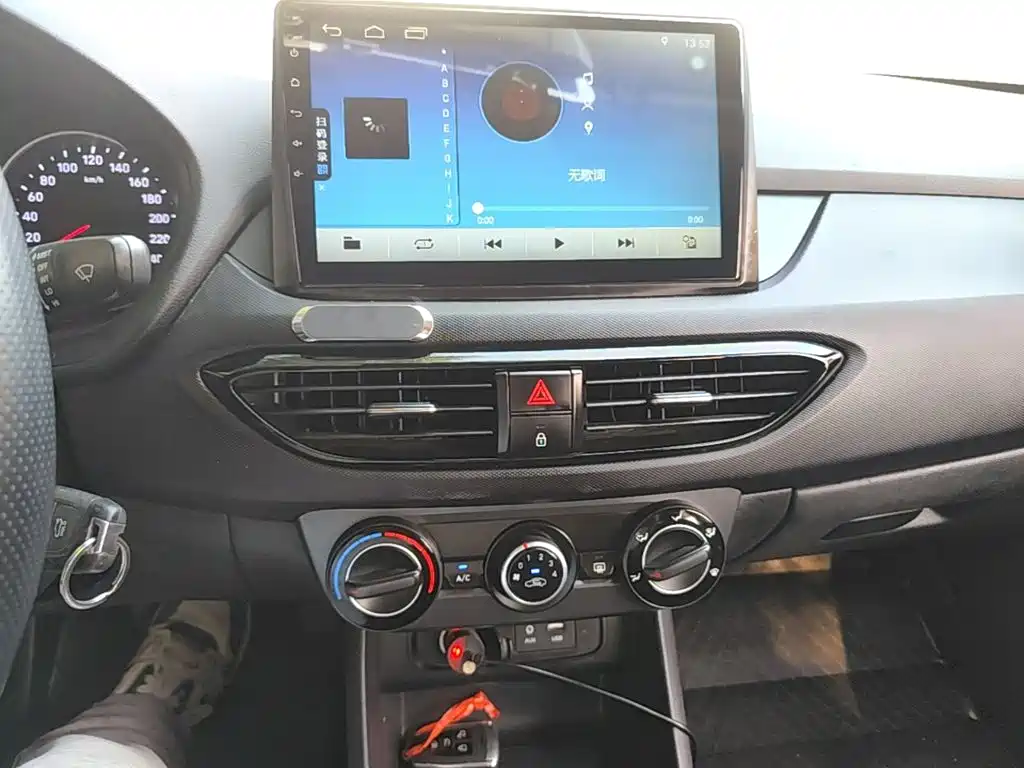 Hyundai Elantra — фото 13