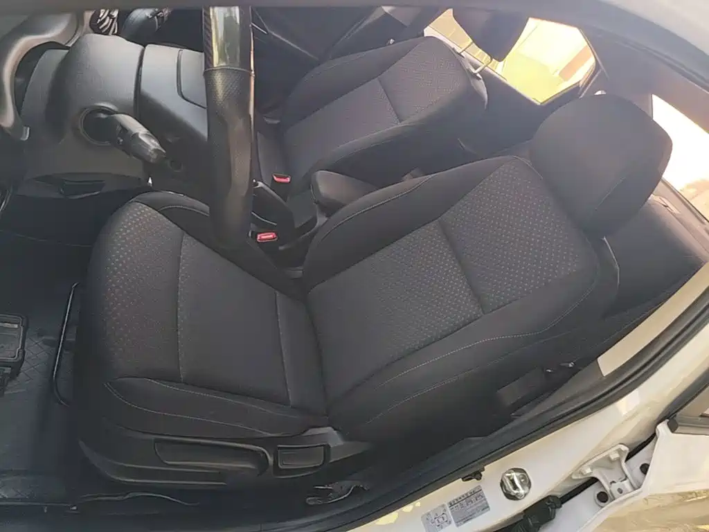 Hyundai Elantra — фото 15