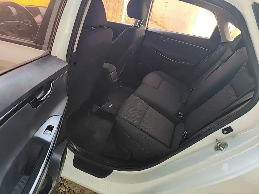 Hyundai Elantra — фото 17