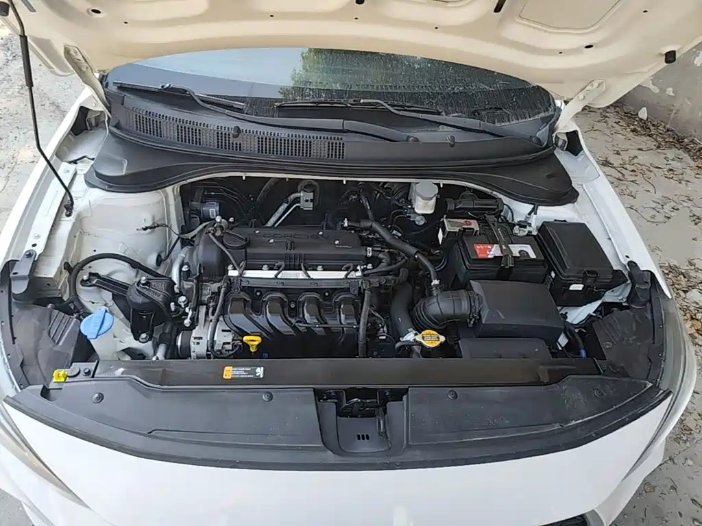 Hyundai Elantra — фото 20