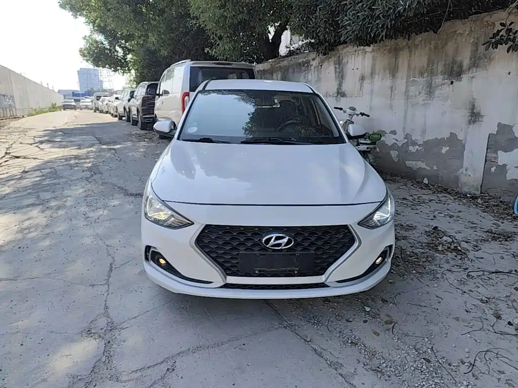 Hyundai Elantra — фото 3