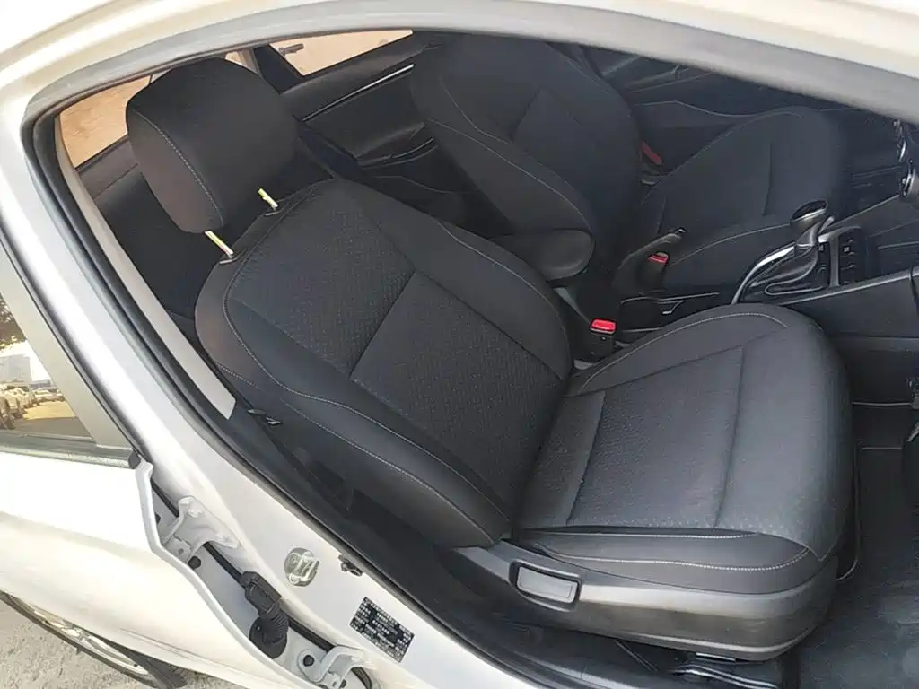 Hyundai Elantra — фото 25