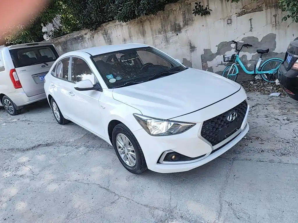 Hyundai Elantra — фото 4