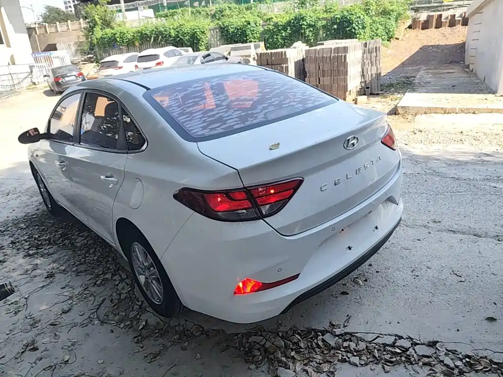 Hyundai Elantra — фото 5