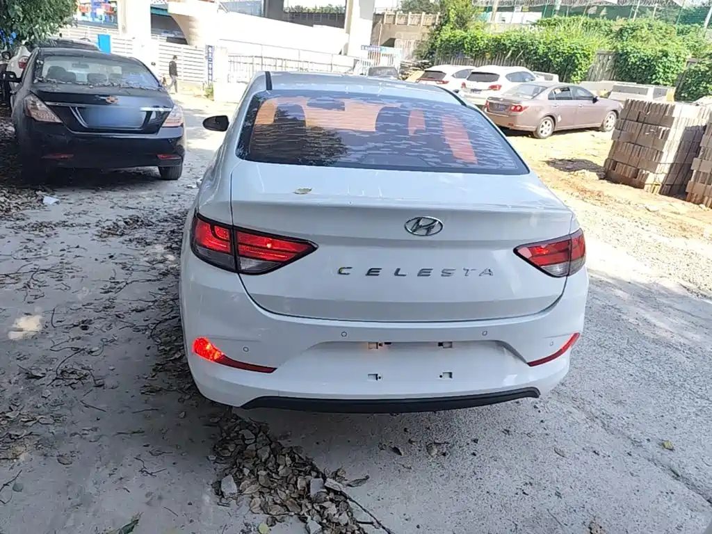 Hyundai Elantra — фото 6