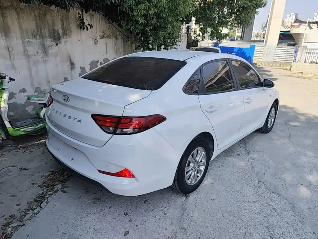 Hyundai Elantra — фото 7