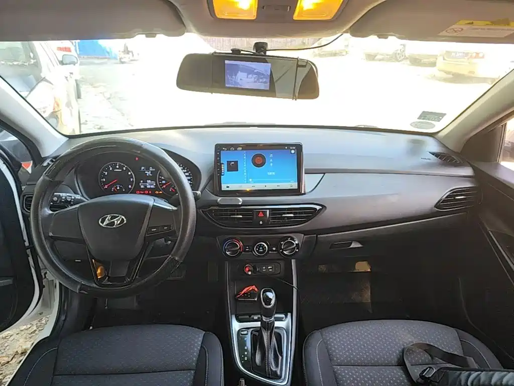 Hyundai Elantra — фото 10