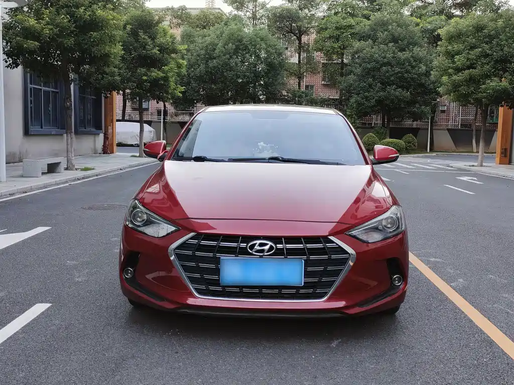 Hyundai Elantra — фото 2
