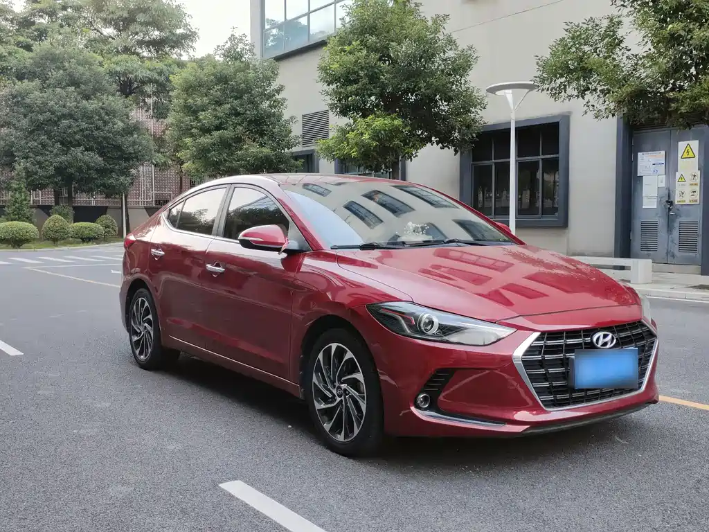 Hyundai Elantra — фото 3