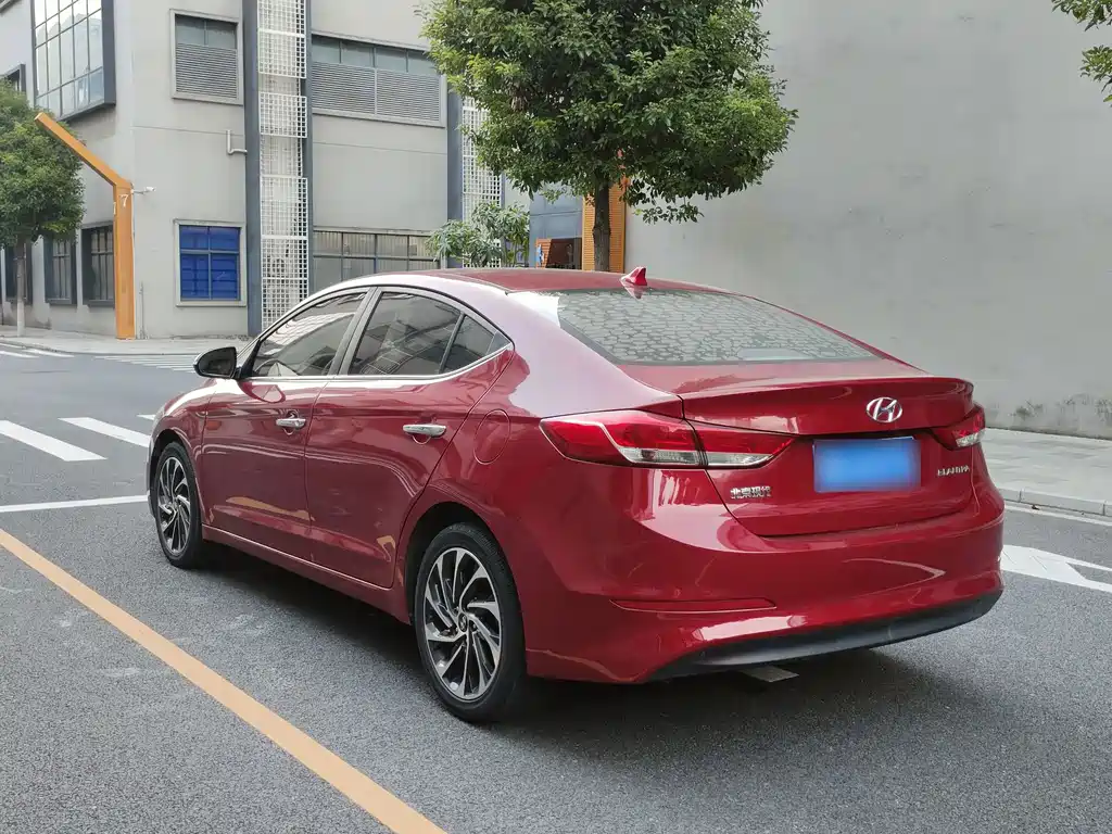 Hyundai Elantra — фото 6