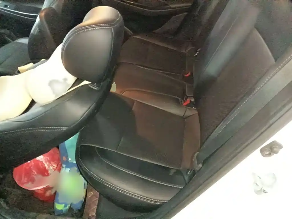 Hyundai Elantra — фото 15