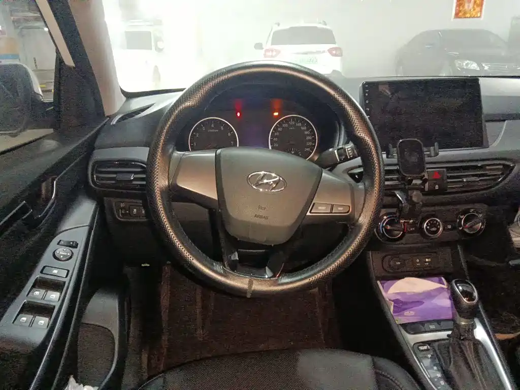 Hyundai Elantra — фото 3