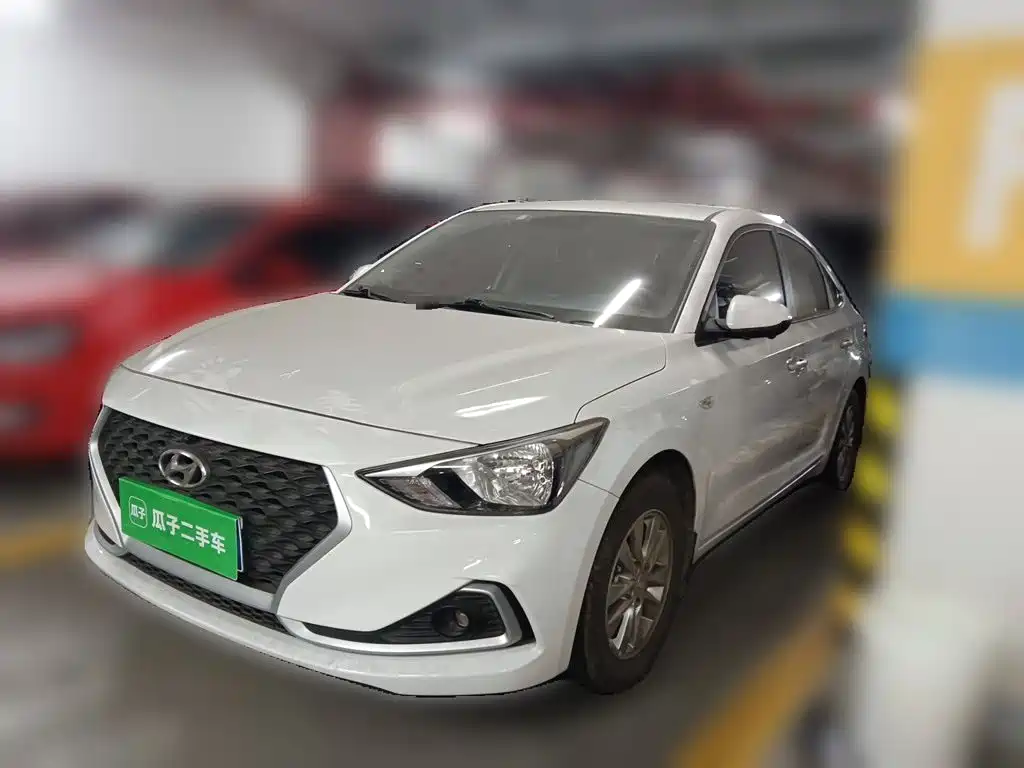 Hyundai Elantra — фото 1