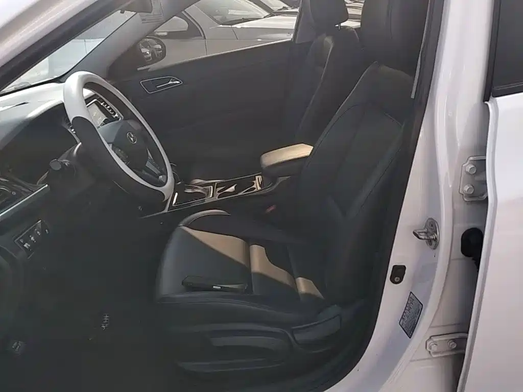 Hyundai Mistra — фото 15