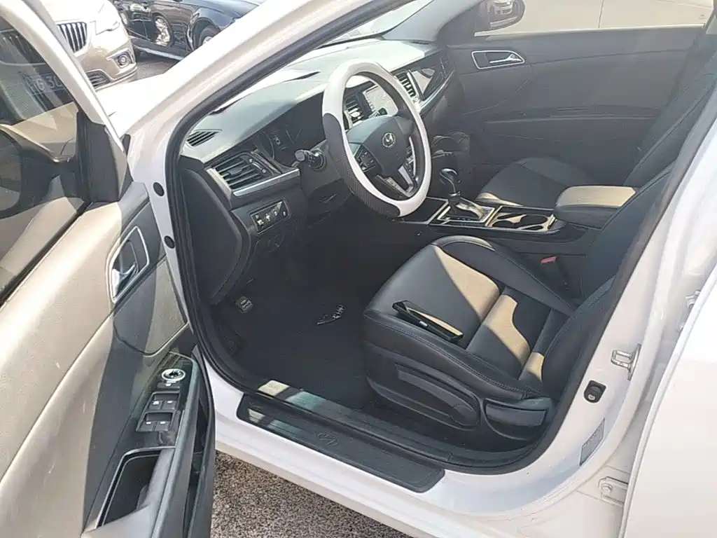 Hyundai Mistra — фото 16