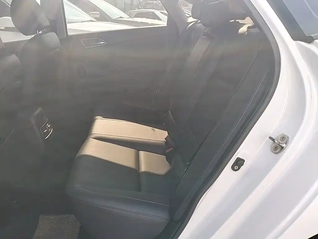Hyundai Mistra — фото 17