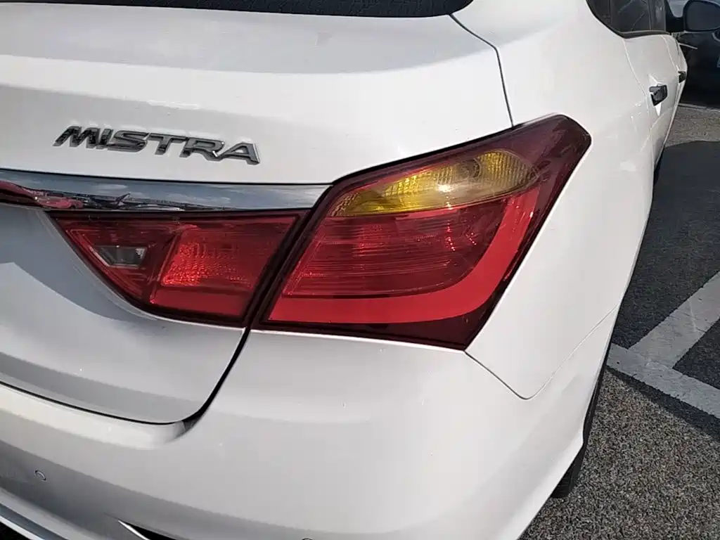 Hyundai Mistra — фото 8