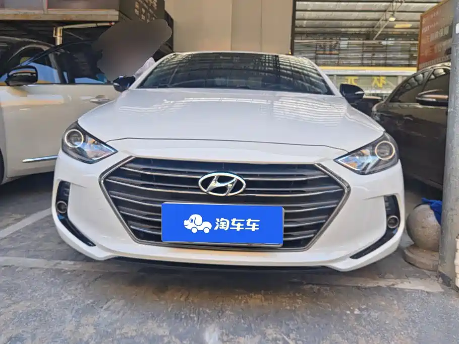 Hyundai Elantra — фото 2