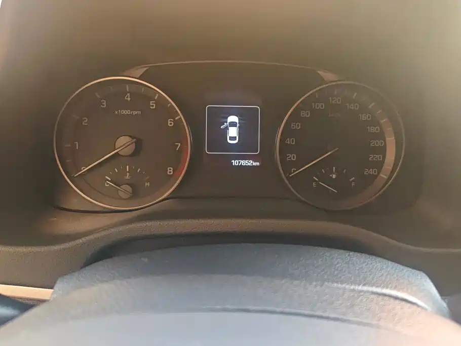 Hyundai Elantra — фото 14