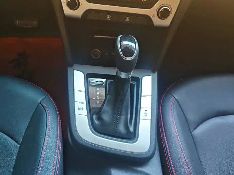 Hyundai Elantra — фото 16