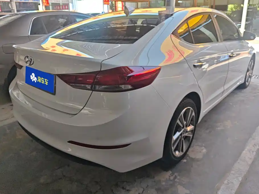 Hyundai Elantra — фото 3