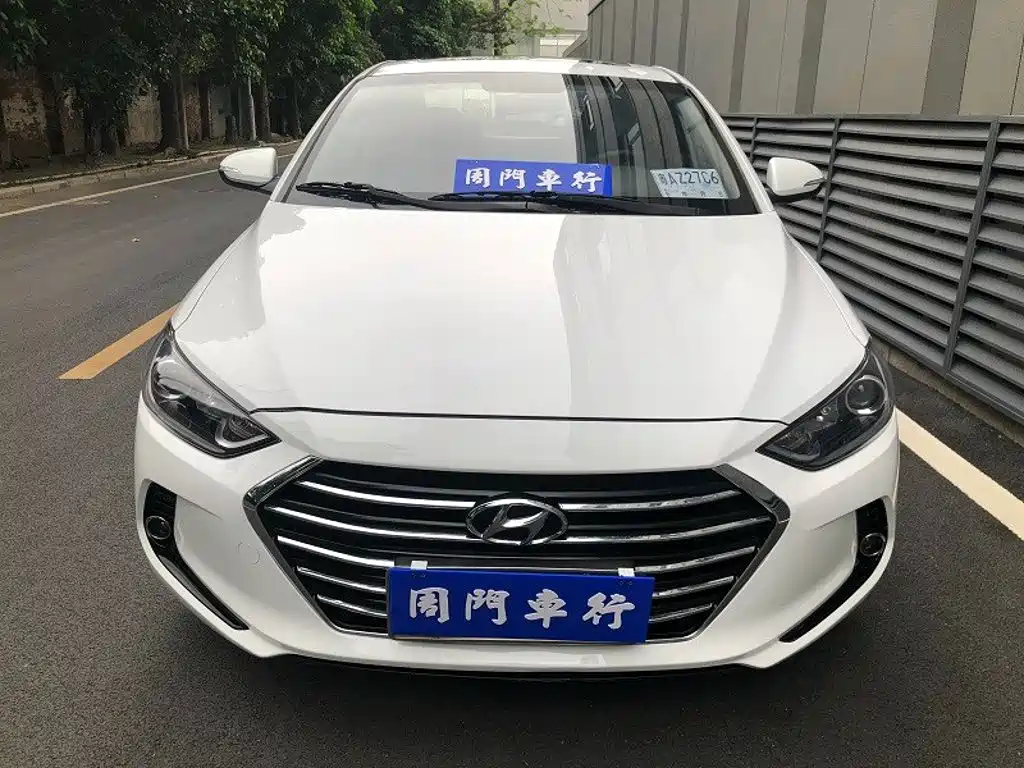 Hyundai Elantra — фото 2