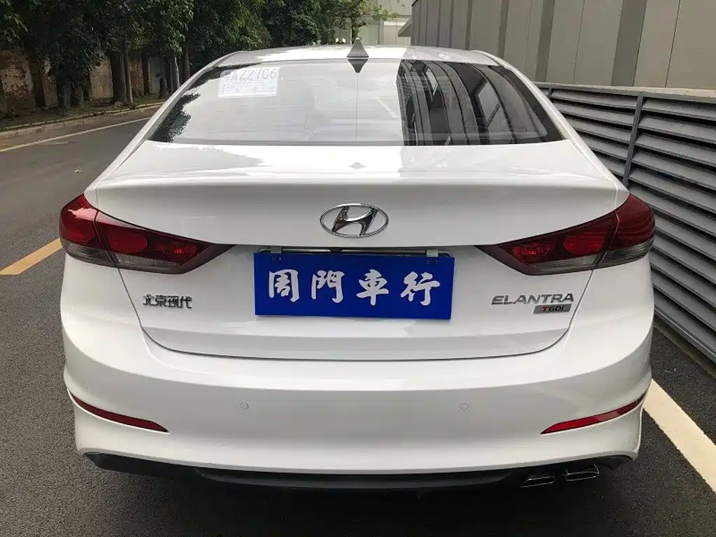 Hyundai Elantra — фото 14
