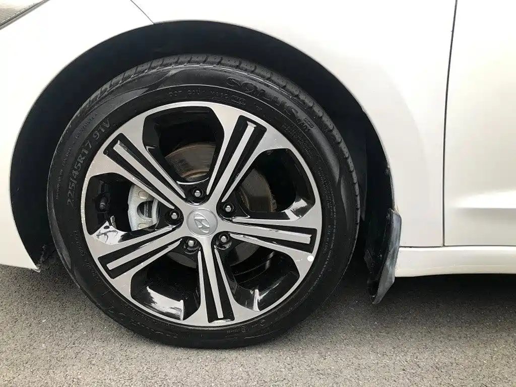Hyundai Elantra — фото 15