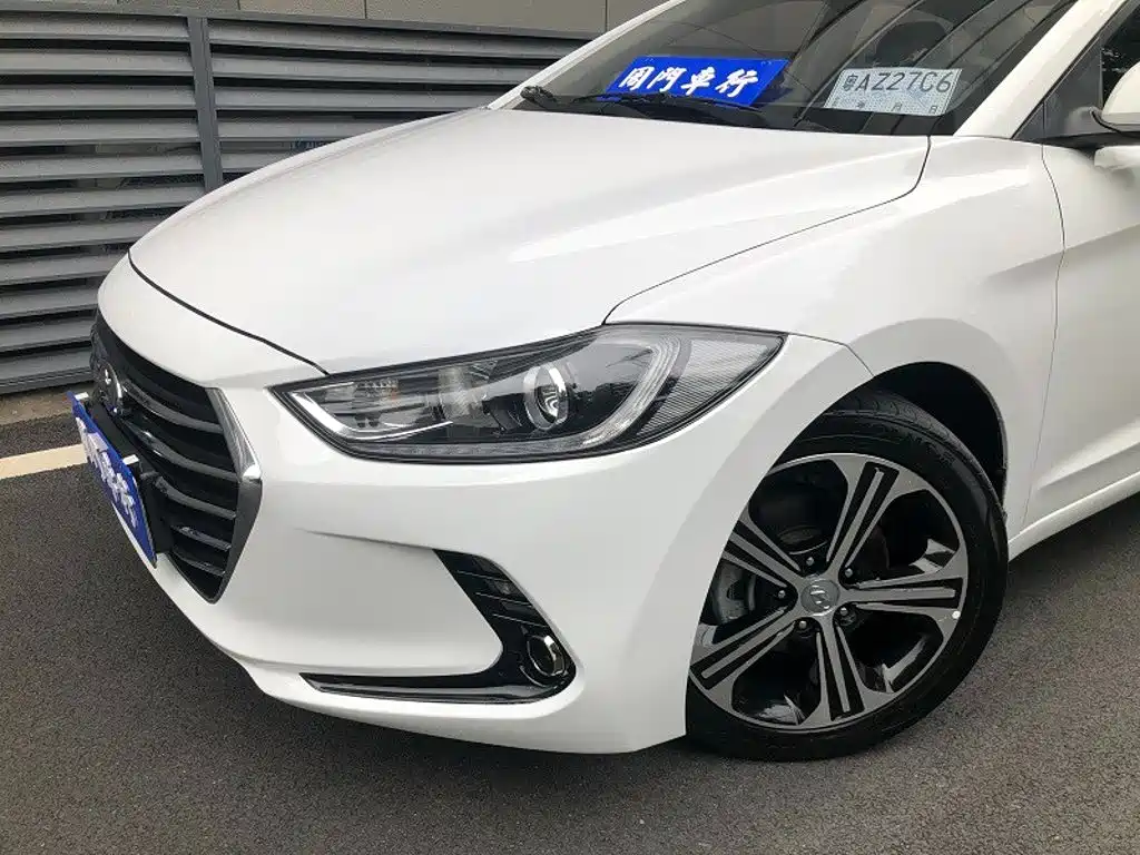 Hyundai Elantra — фото 3