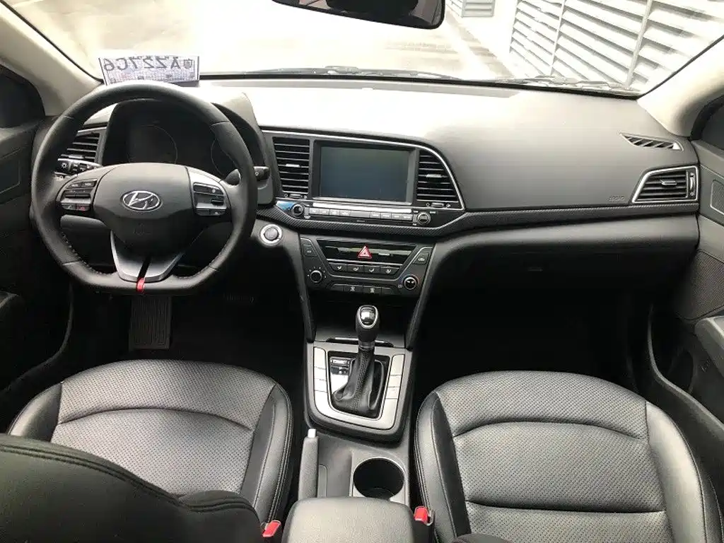 Hyundai Elantra — фото 6