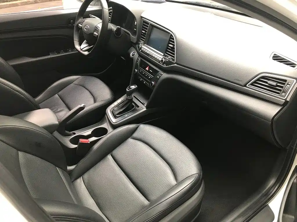 Hyundai Elantra — фото 8
